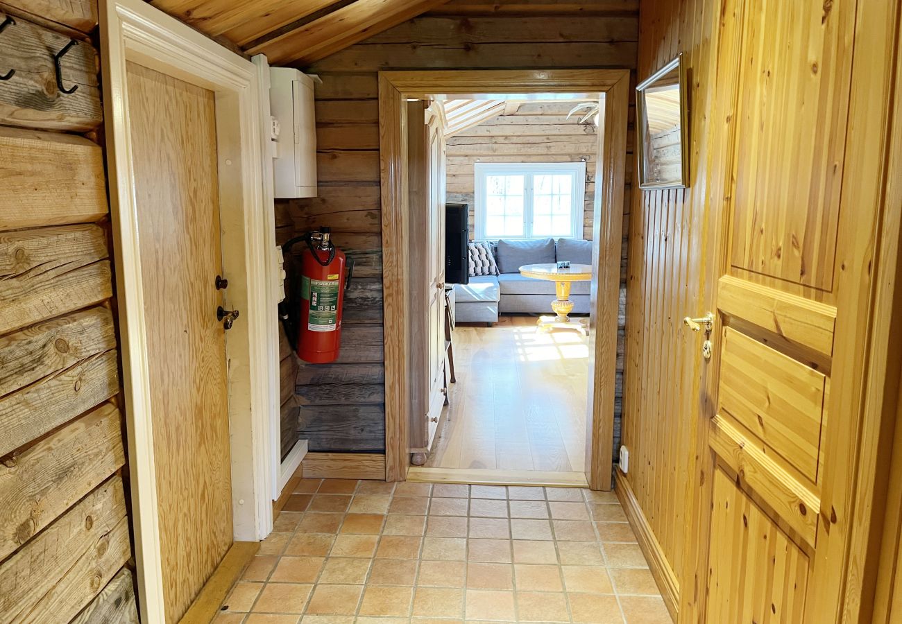 House in Vassmolösa - Cozy log cabin close to the sea and nature in Hagbyhamn | SE05081