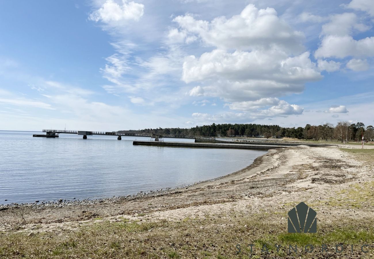 House in Vassmolösa - Cozy log cabin close to the sea and nature in Hagbyhamn | SE05081