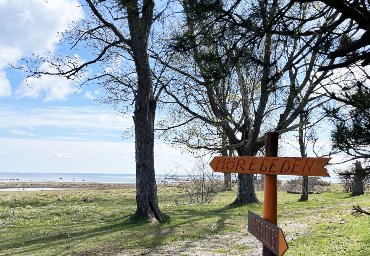 House in Vassmolösa - Cozy log cabin close to the sea and nature in Hagbyhamn | SE05081