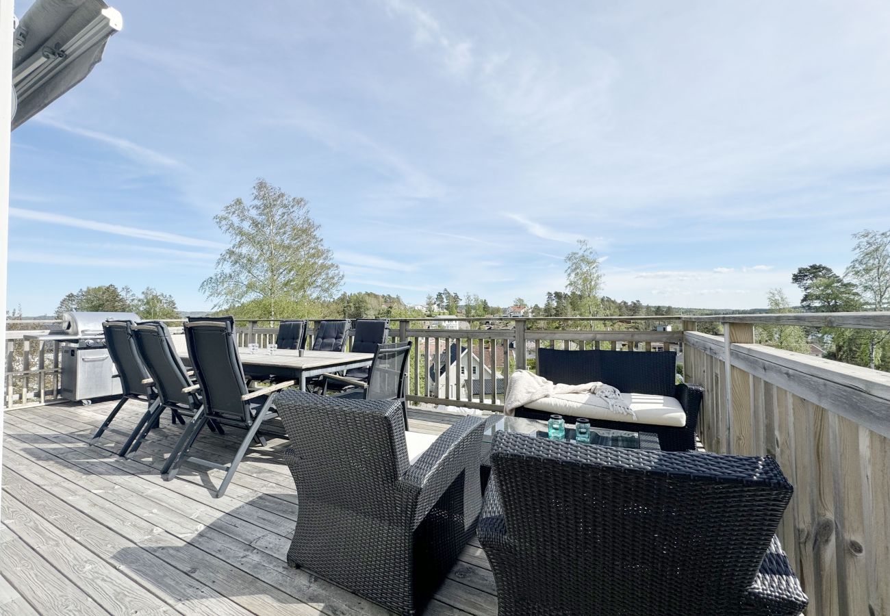 House in Uddevalla - Lovely villa with a view of the Byfjorden and Uddevalla | SE09061