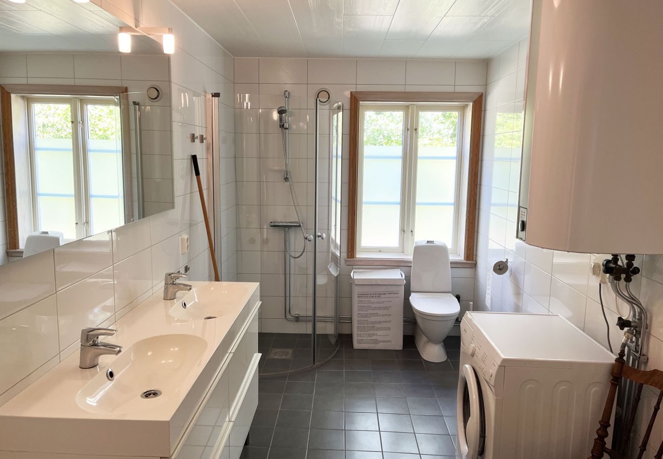 House in Löttorp - Large timber villa with a scenic location south of Löttorp | SE04050