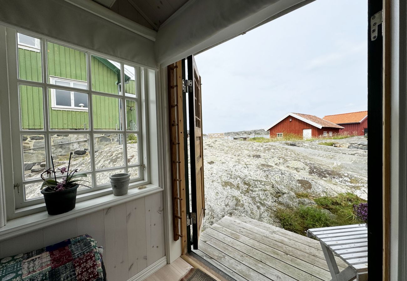 Studio in Käringön - Unique opportunity to rent a cottage on Käringön in Bohuslän's beautiful archipelago | SE09070