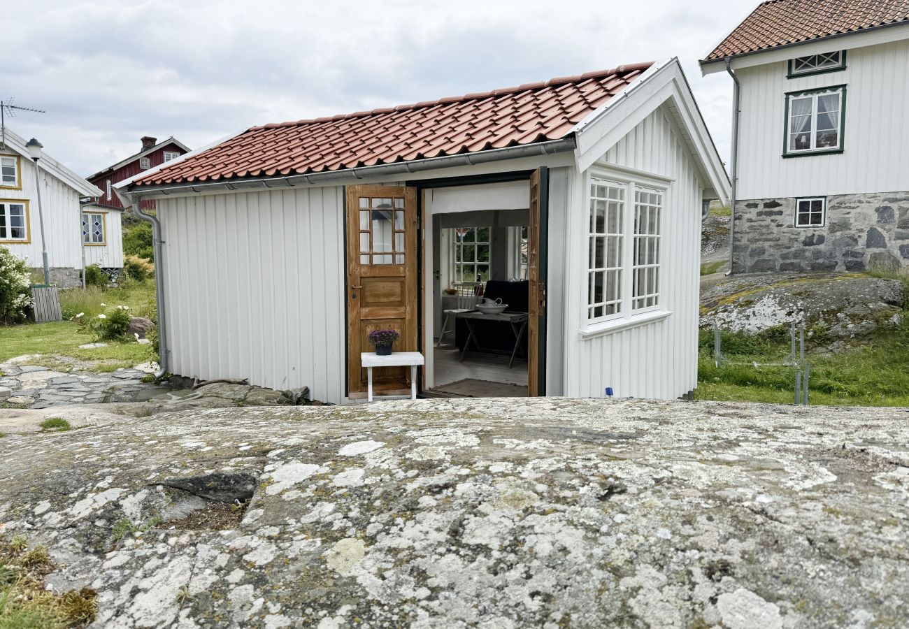 Studio in Käringön - Unique opportunity to rent a cottage on Käringön in Bohuslän's beautiful archipelago | SE09070