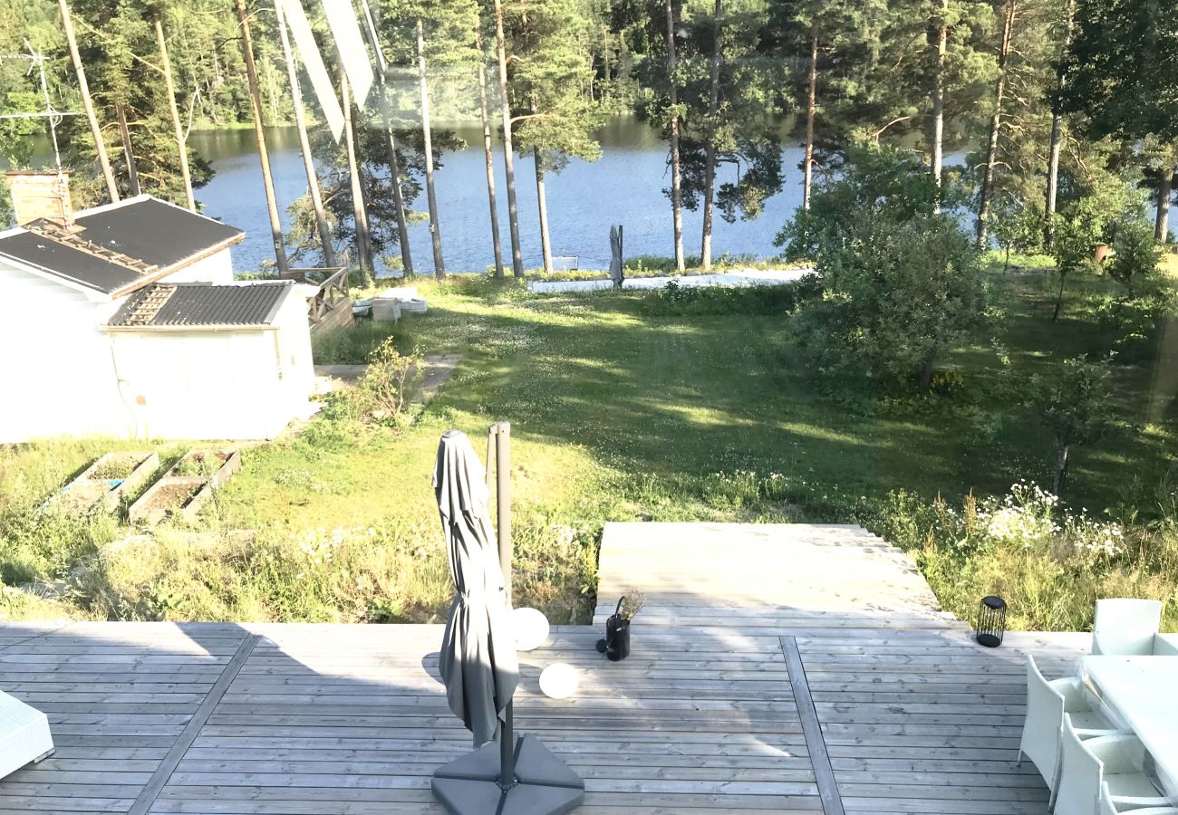 House in Huddinge - Fantastic house with private dock and lake view, 30 Minutes from Stockholm | SE13032