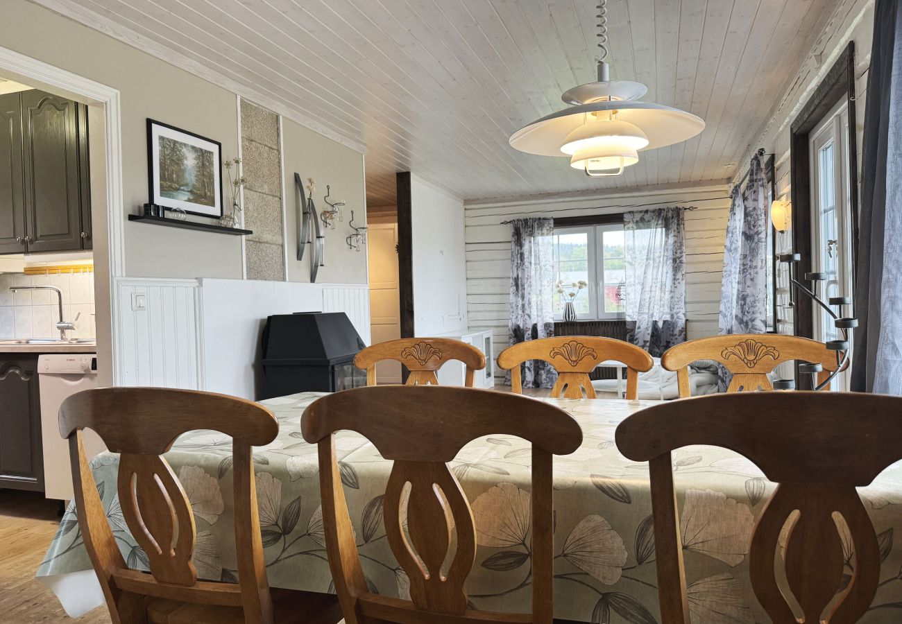 House in Dalskog - Cozy cottage with a view of Teåkersjön | SE17014