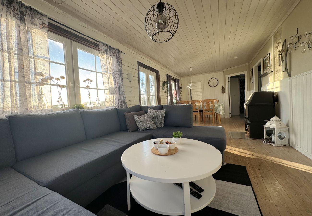 House in Dalskog - Cozy cottage with a view of Teåkersjön | SE17014