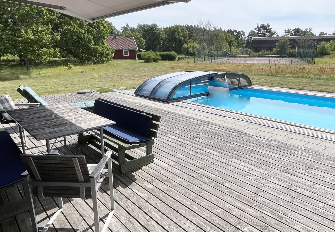 House in Byxelkrok - Fantastic house with pool and tennis court near Byxelkrok | SE04053