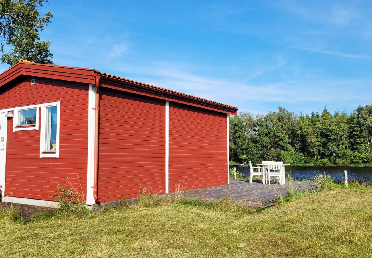 Stuga i Hamneda - Trevlig stuga med panoramautsikt över Hängasjön | SE06013