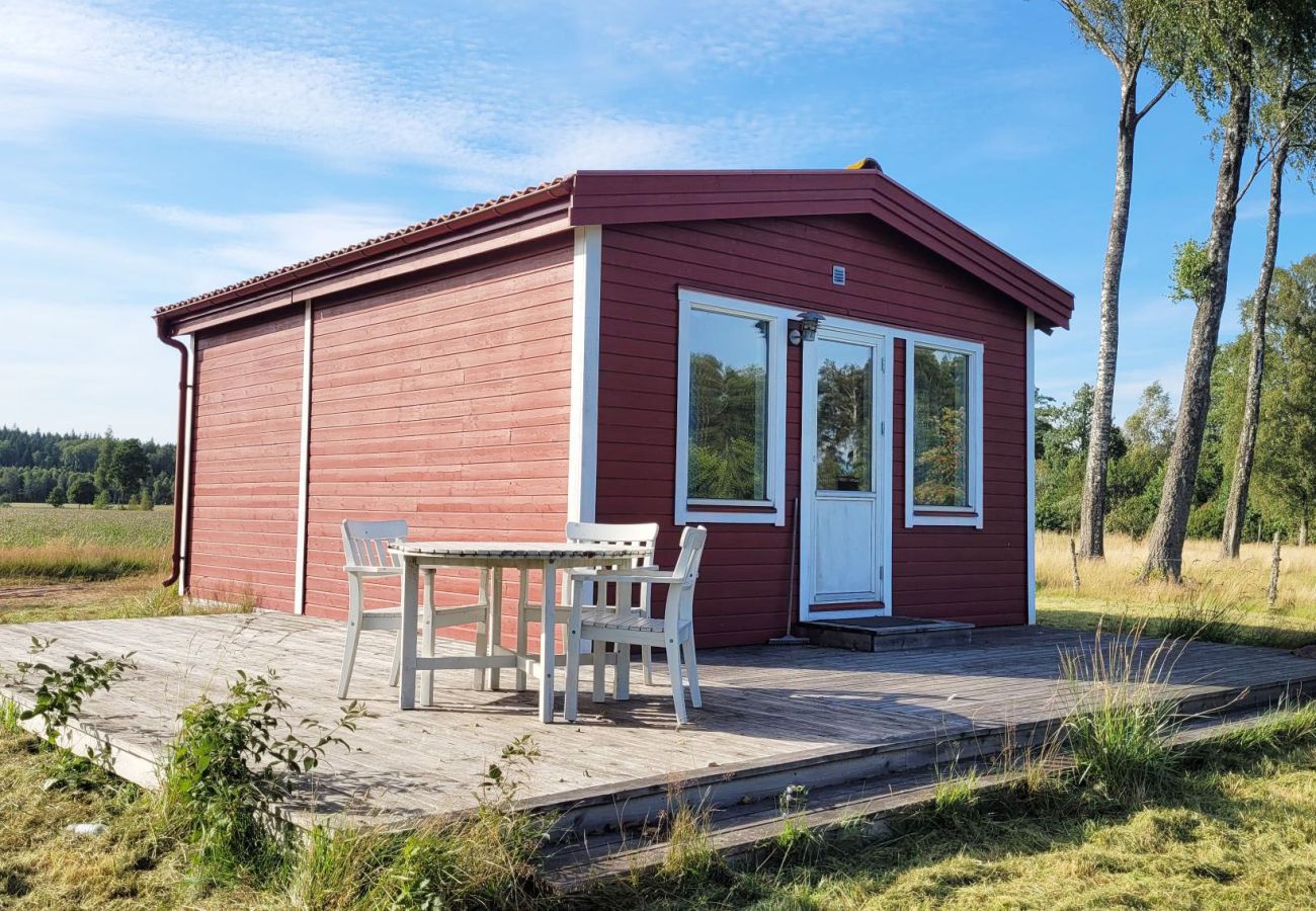 Stuga i Hamneda - Trevlig stuga med panoramautsikt över Hängasjön | SE06013