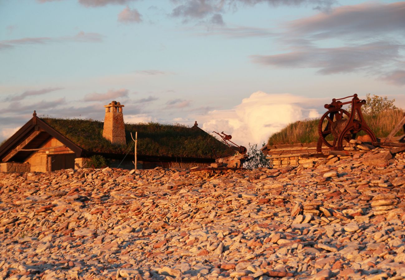 Stuga i Löttorp - Mysig stuga med utsikt över havet belägen vid Sandvik | SE04042