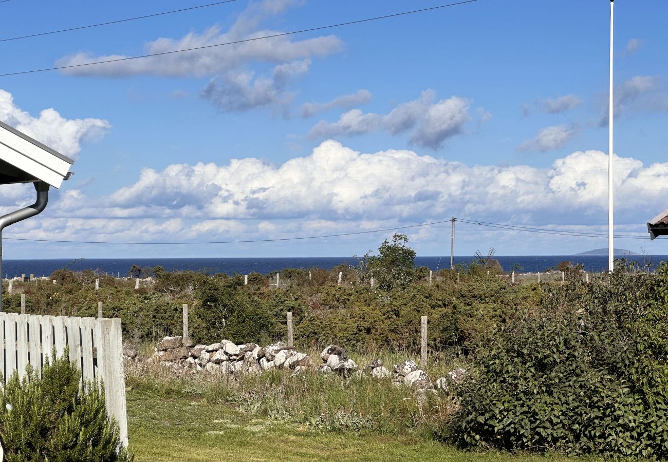 Stuga i Löttorp - Mysig stuga med utsikt över havet belägen vid Sandvik | SE04042
