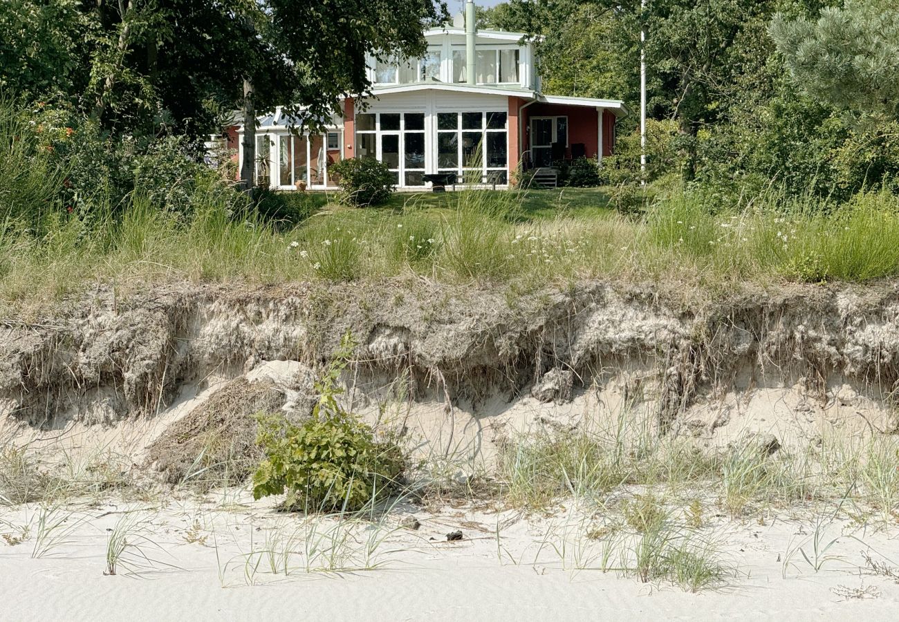 Stuga i Beddingestrand - Exklusiv villa med panoramautsikt över Östersjön i Beddingestrand