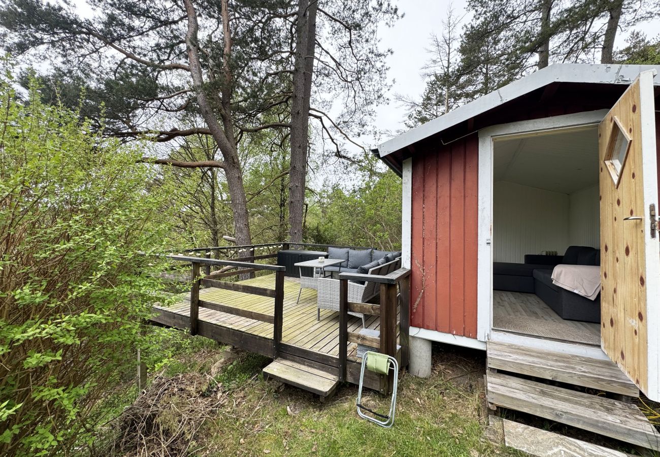 Stuga i Brastad - Mysig stuga i vacker miljö vid Åbyfjorden/Brastad | SE09049