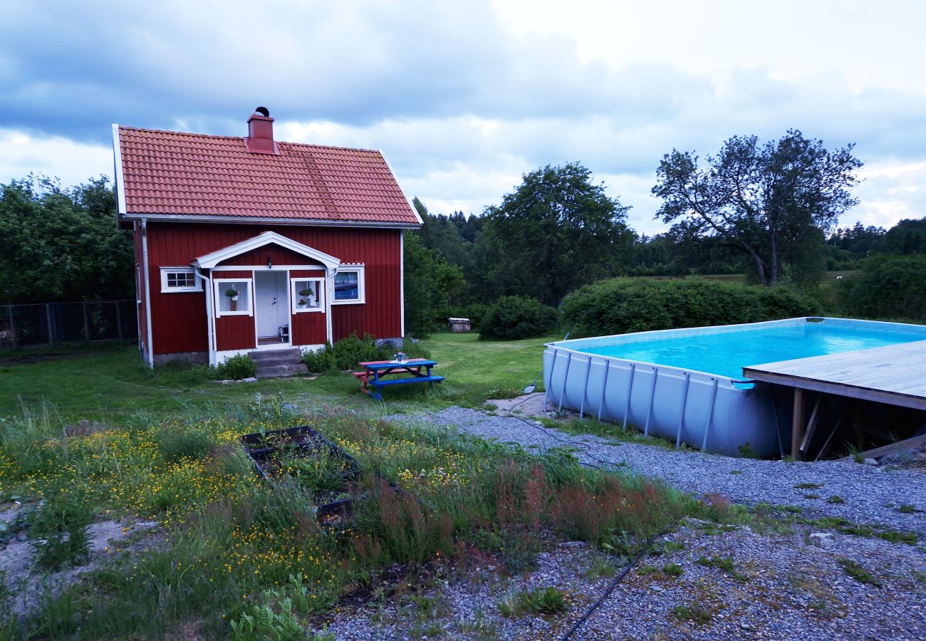 Stuga i Strömstad - Lantligt belägen stuga nära Strömstad | SE09054