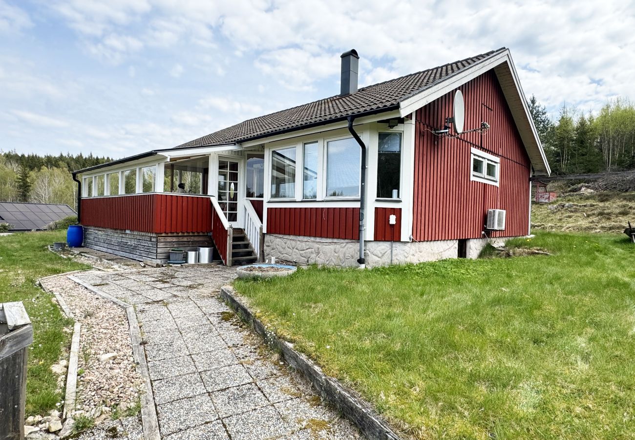 Stuga i Rävlanda - Lantligt belägen villa utanför Rävlanda | SE08056