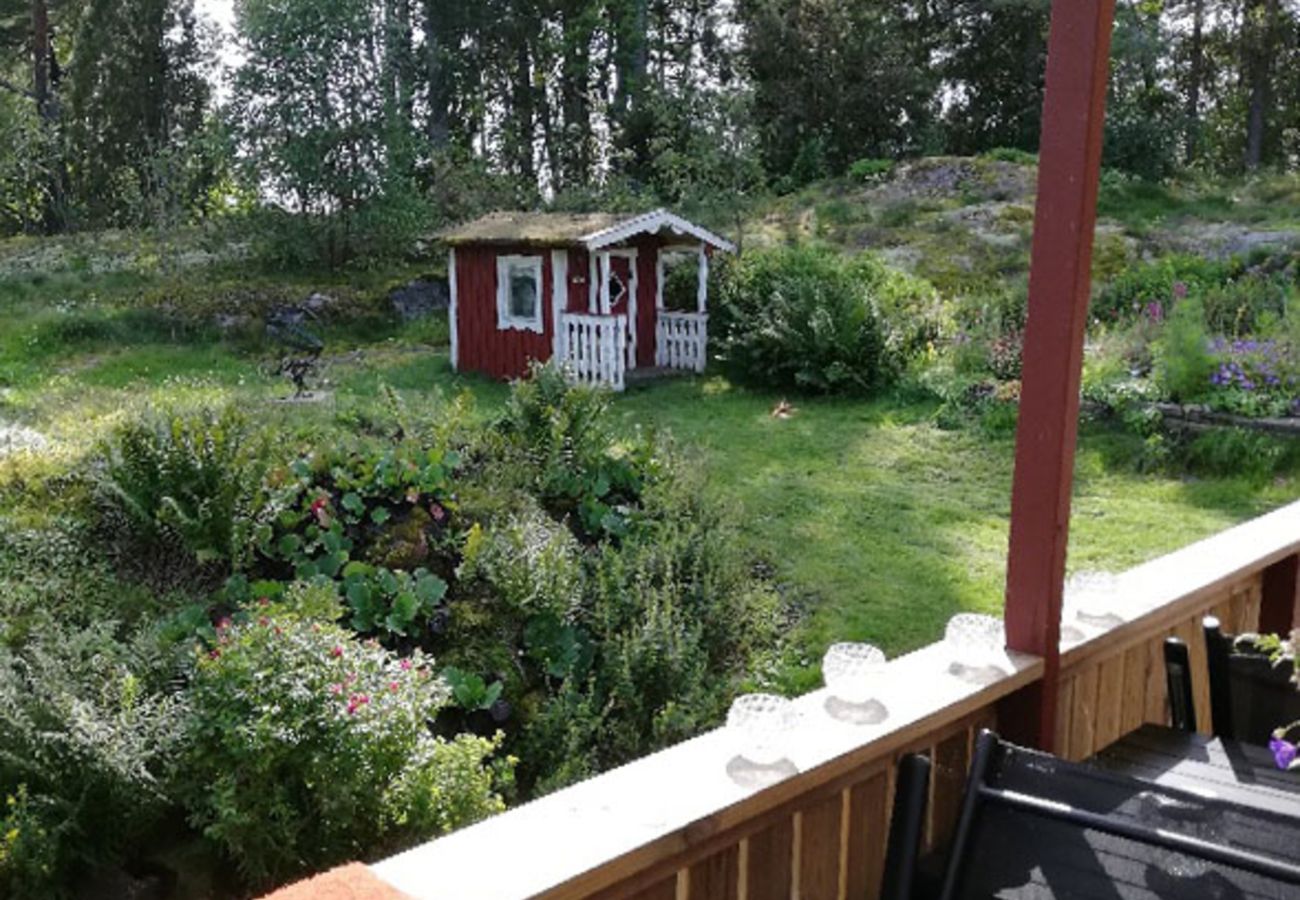 Stuga i Nyköping - Hus med sjötomt och egen brygga på Skansholmen utanför Nyköping | SE14018