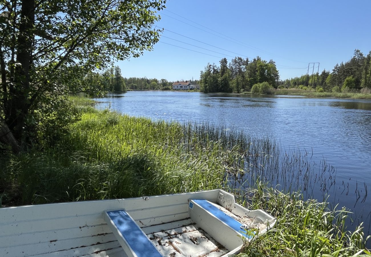 Stuga i Oskarshamn - Charmigt hus vid Emån i Hälleforshult, Påskallavik | SE05074