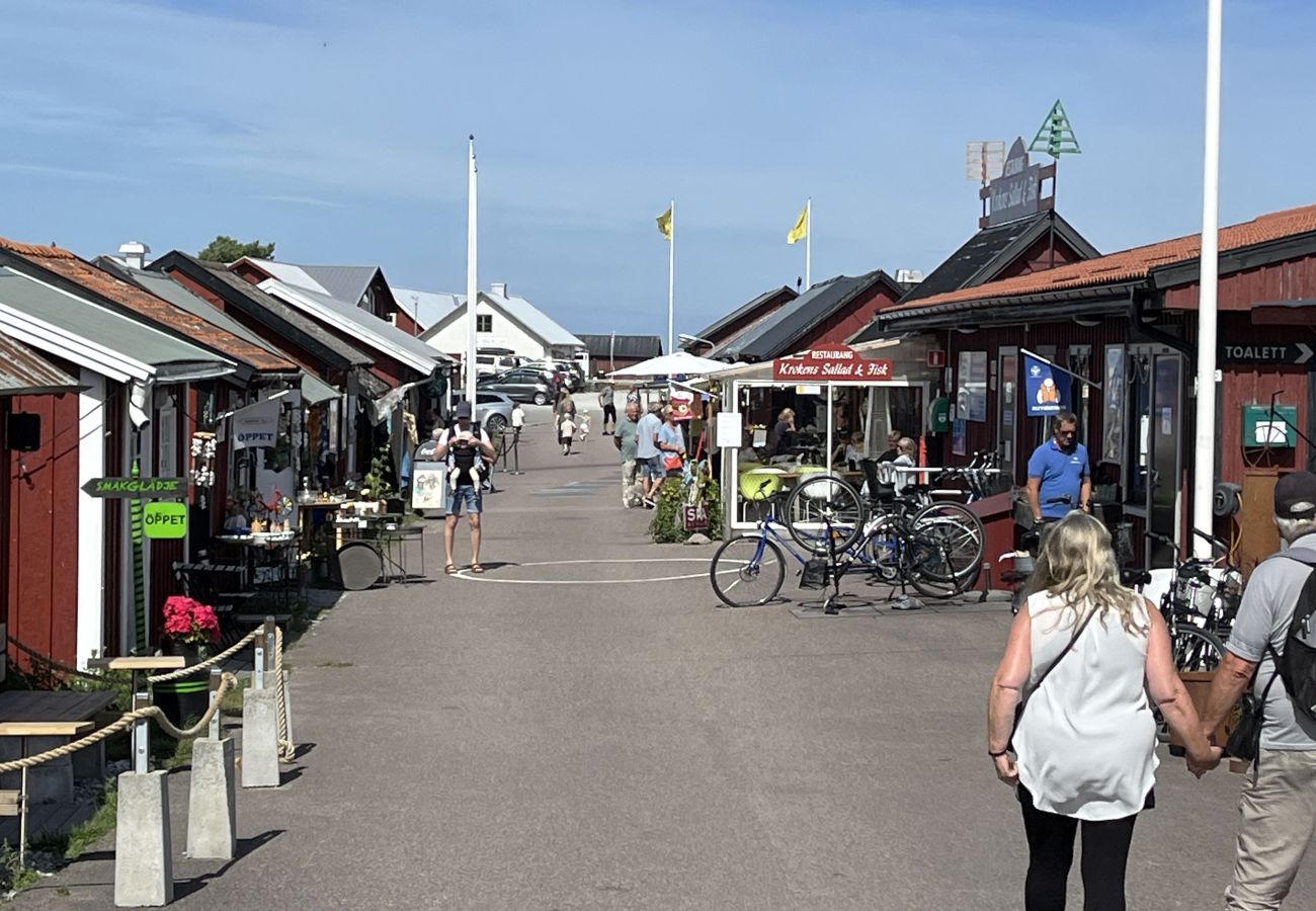 Stuga i Byxelkrok - Fin stuga med pool och havsutsikt nära Byxelkrok | SE04051