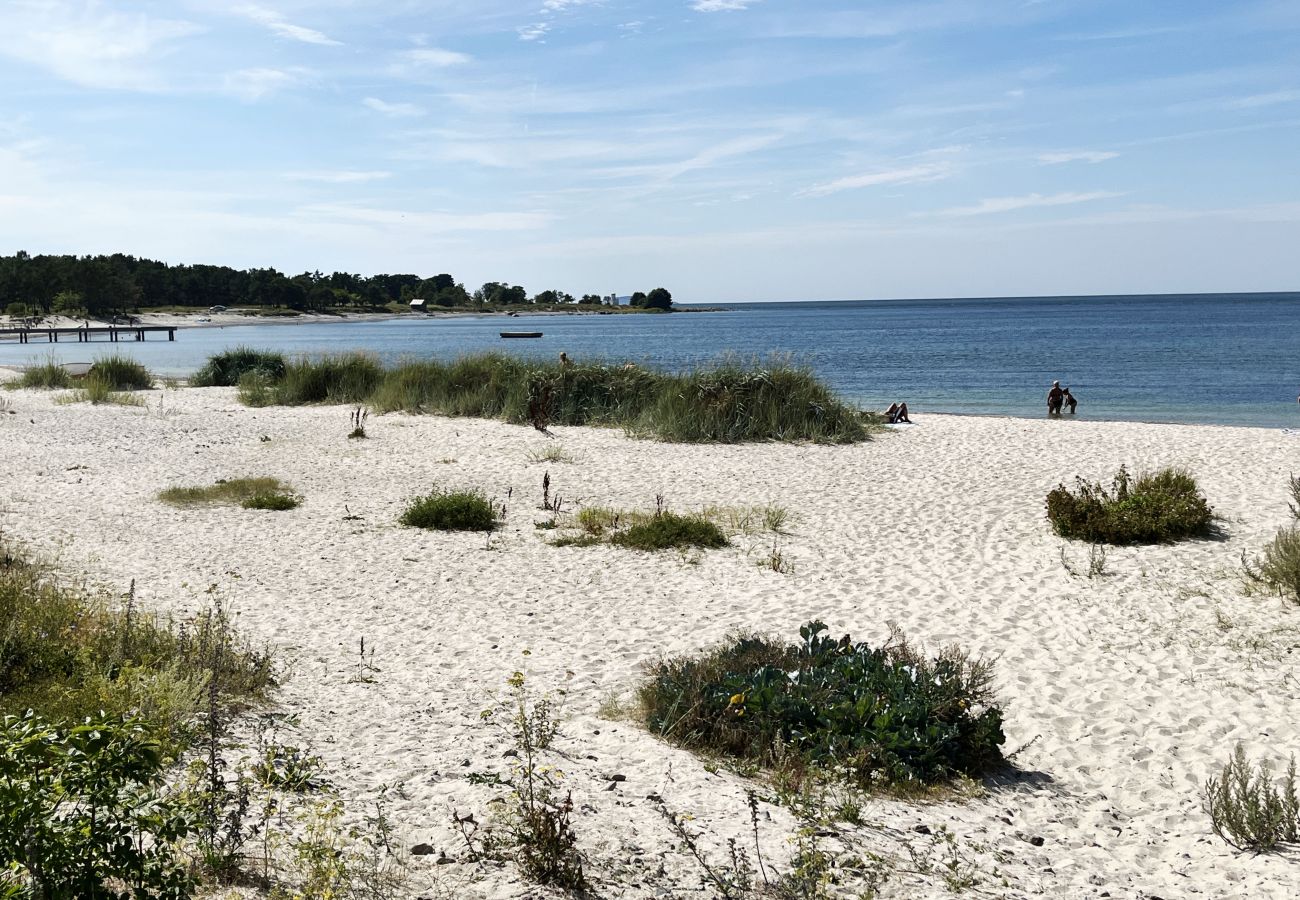 Stuga i Byxelkrok - Fin stuga med pool och havsutsikt nära Byxelkrok | SE04051