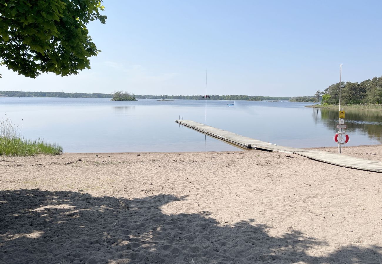 Stuga i Rockneby - Stor och rymlig villa i Revsudden, norr om Kalmar | SE05075