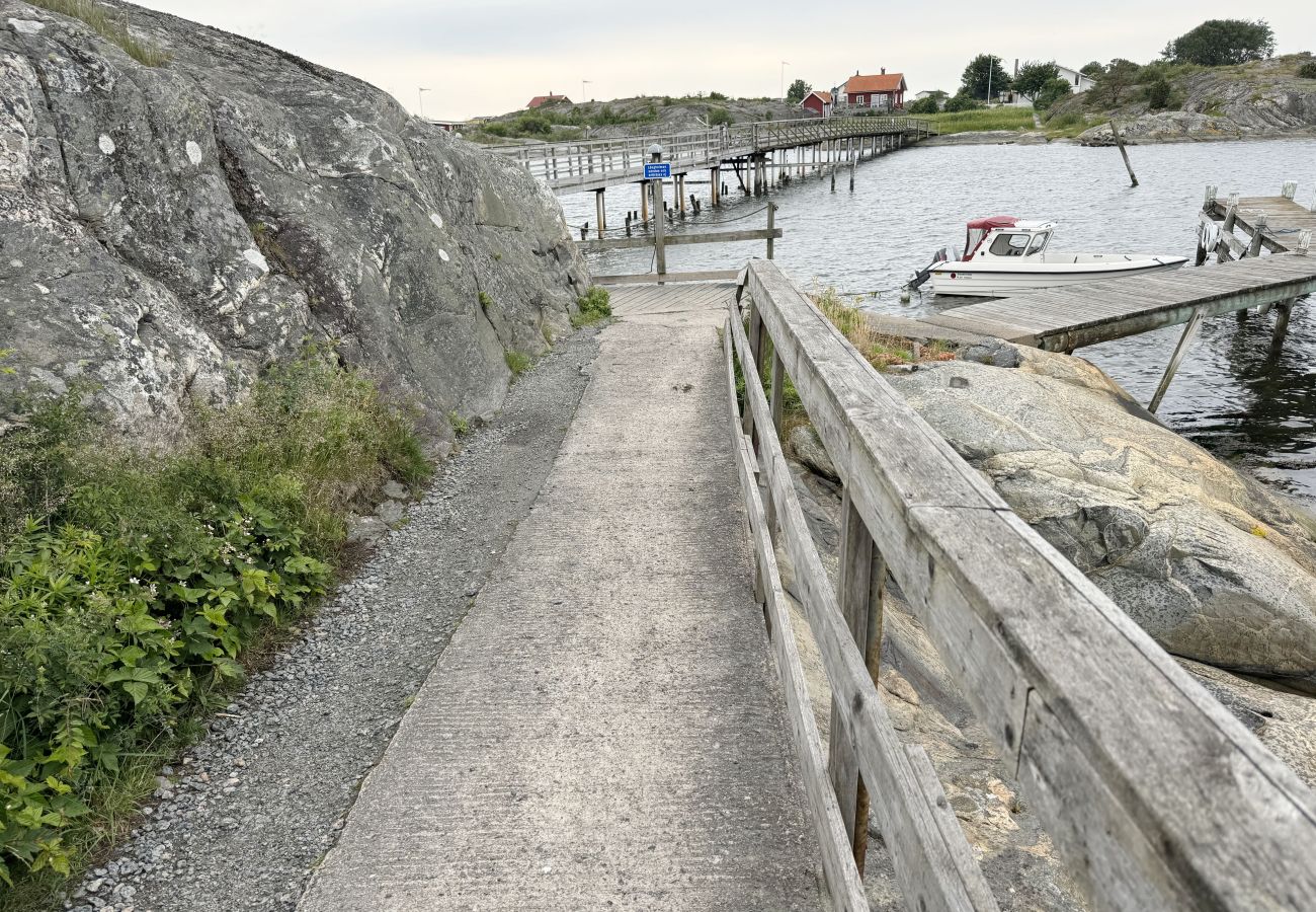 Stuga i Torslanda - Arkitektritad villa med havsutsikt på Långholmen i Göteborgs västra skärgård | SE09071