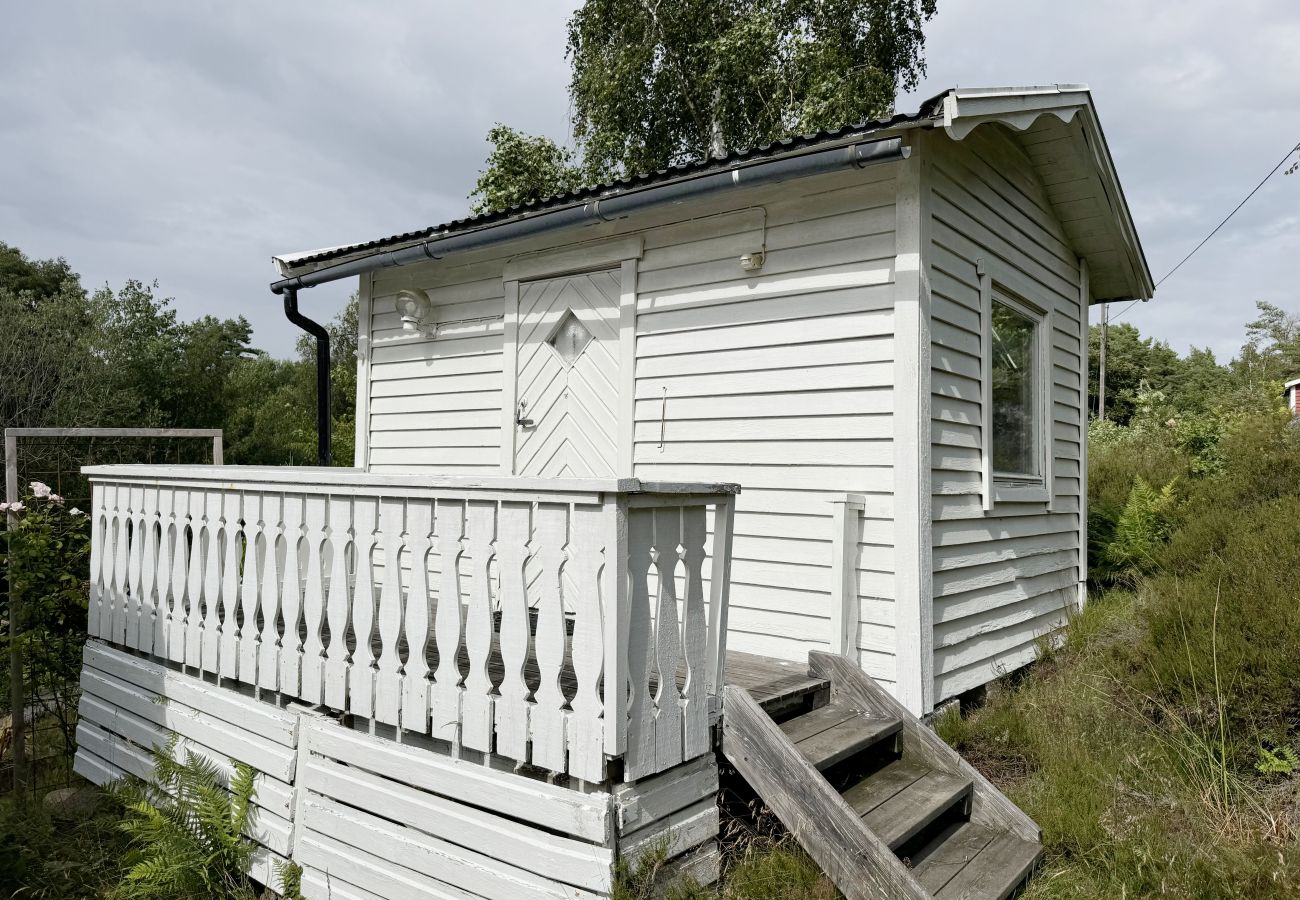 Stuga i Kode - Mysig stuga i Kode nära klippor, sand o hav | SE09073