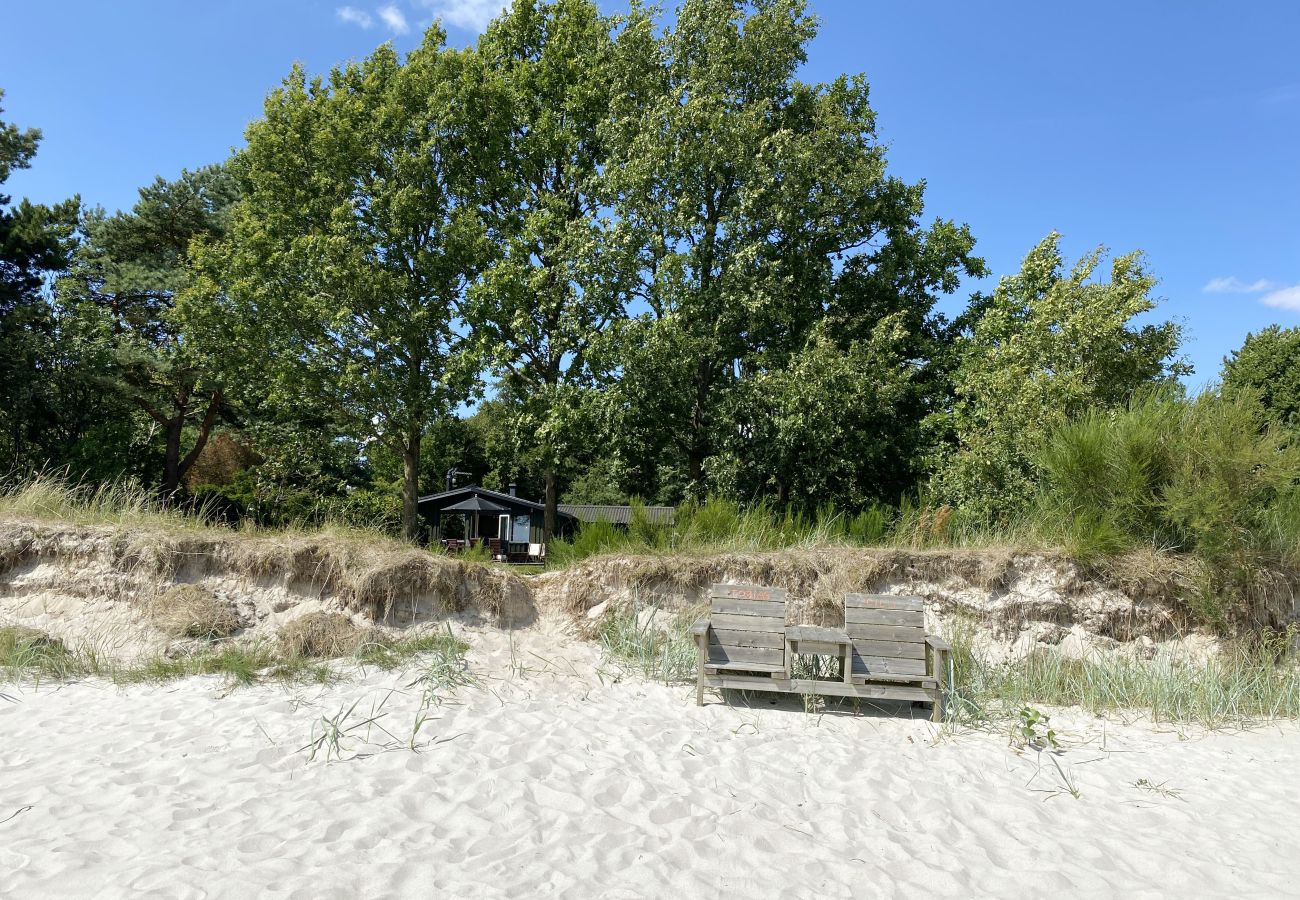 Stuga i Beddingestrand - Strandnära semesterhus med havsutsikt, bastu och avskildhet i Beddingestrand | SE01061