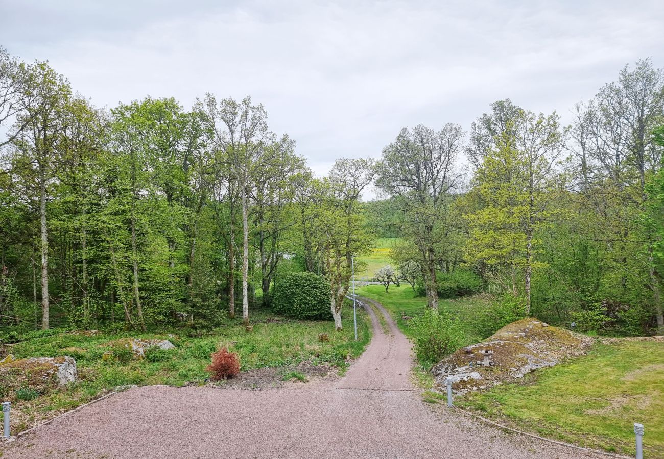 Stuga i Vallda - Vackert semesterhus med helt avskilt läge i natursköna Vallda | SE02095