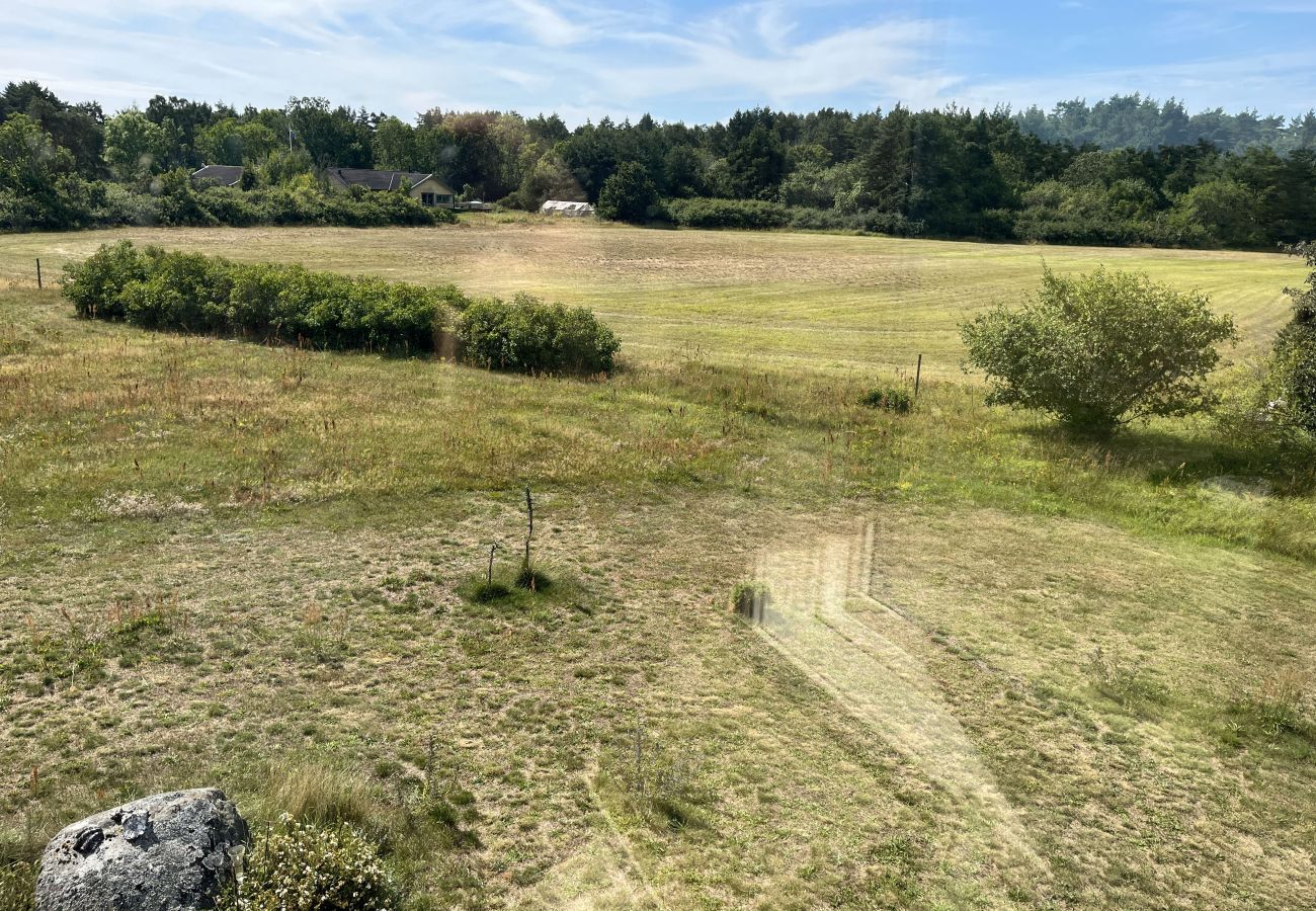 Stuga i Byxelkrok - Fantastiskt hus med pool och tennisbana nära Byxelkrok | SE04053